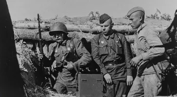 На дальних подступах к городу Сталинграду. Донские степи. В окопах. Лето 1942 г.