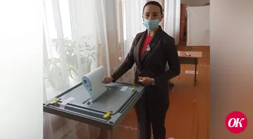 Директор сельского Дома культуры Ирина Блинова на своем избирательном участке была первой