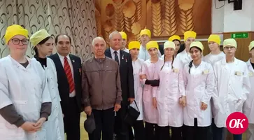 В честь советского праздника Дня комсомола в Кропоткинском медицинском колледже со студентами первого курса встретились ветераны ВЛКСМ