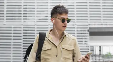https://ognikubani.ru/wp-content/uploads/2023/03/front-view-of-man-with-sunglasses-listening-to-music-on-earphones
