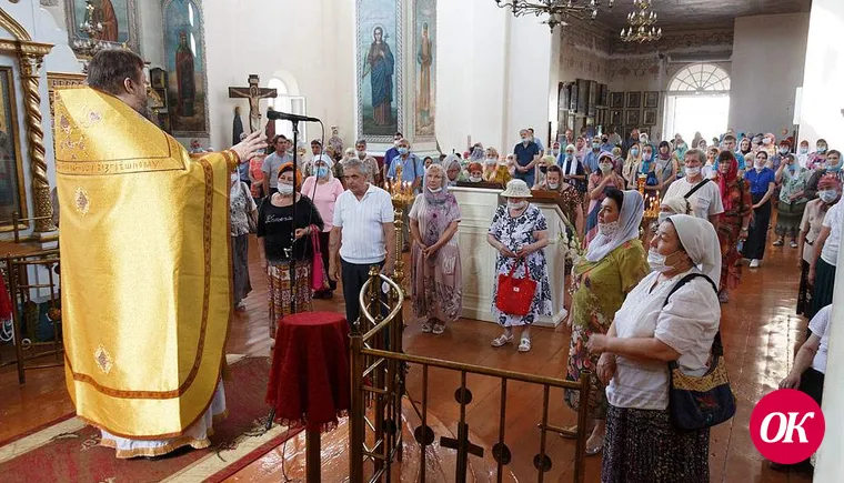 В день памяти первоверховных апостолов Петра и Павла г.Кропоткина прошло большое богослужение, которое в Покровском соборе возглавил настоятель игумен Андрей Мороз