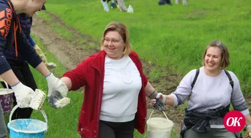 Работники районной и городской администраций во время субботника облагородили район Казанской горы