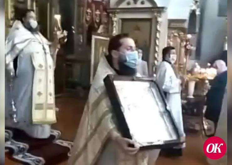 В пасхальную ночь в Покровский собор г.Кропоткина привезли частицы Святого огня, который в Краснодар из Иерусалима доставлен казачеством
