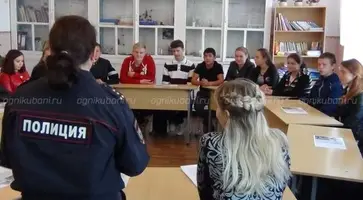 https://ognikubani.ru/wp-content/uploads/2020/03/Слюнченко-в-библ.