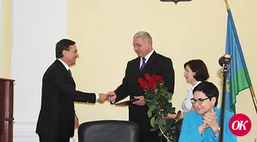 За церемонией — работа