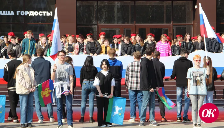 В день воссоединения Крыма с Россией молодежь Кропоткина собралась на флешмоб