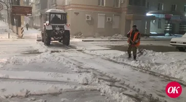 Городские службы приступили к расчистке тротуаров и дорог