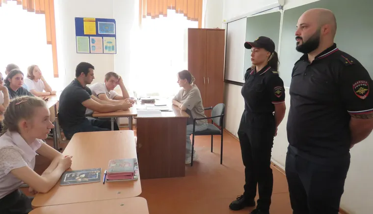 Сотрудники полиции побеседовали со студентами техникума о вреде наркотиков