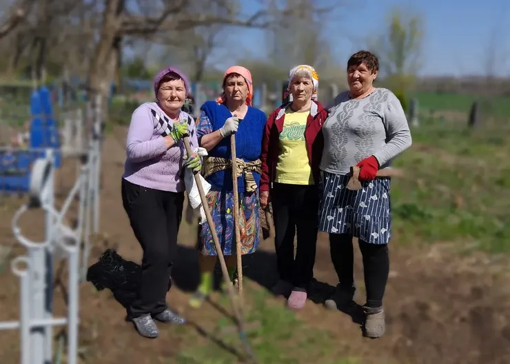В поселке Октябрьском, расположенном в 20 км от Кропоткина всего одна улица, на которой живут 50 человек и нет ни одного магазина…