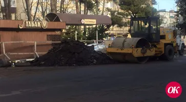 В Кропоткине на месте ремонта коллектора восстанавливают асфальтовое полотно