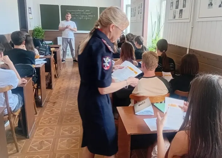 В Кавказском районе правоохранители провели в колледже многопрофильного образования правовую и профилактическую беседы