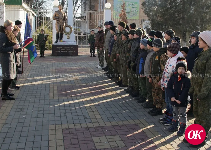 Возле памятника «Воину-освободителю» в городском парке культуры и отдыха провели митинг, посвященный Дню Героев Отечества
