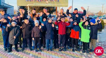 Юные футболисты из Казанской принимали подарки
