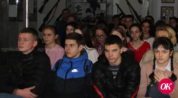 В городском краеведческом музее для учащихся открытой общеобразовательной школы №1 прошло занятие, посвященное Дню героев Отечества