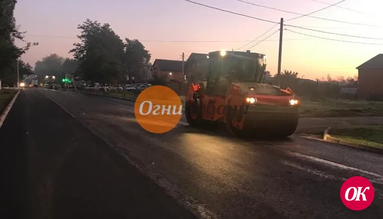 В Кропоткине на улице Морозова начались работы по укладке асфальта.