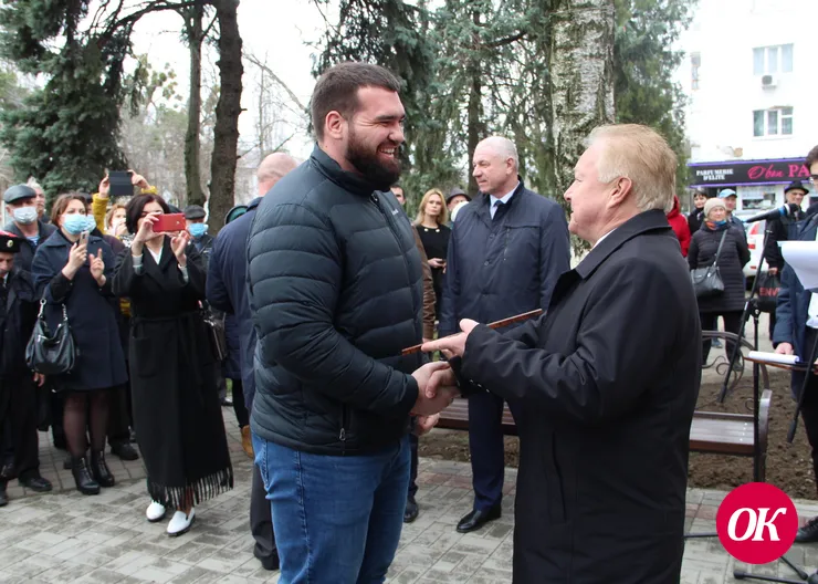 В Кропоткине Почетными грамотами награждены граждане, создавшие памятник Петру Кропоткину
