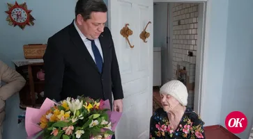 Юбилейная награда в честь 80-летия Победы и медаль Почетного жителя Кавказского района найдут свое место на праздничном пиджаке участницы Великой Отечественной войны