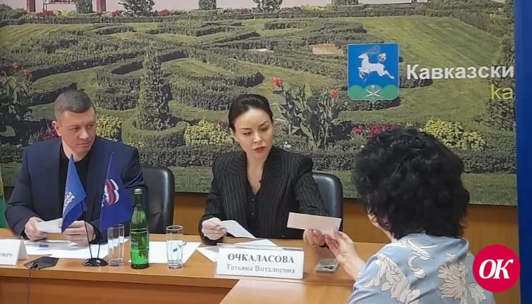 Прием граждан провели в Кропоткине депутаты Законодательного Собрания края Татьяна Очкаласова и Сергей Болдин