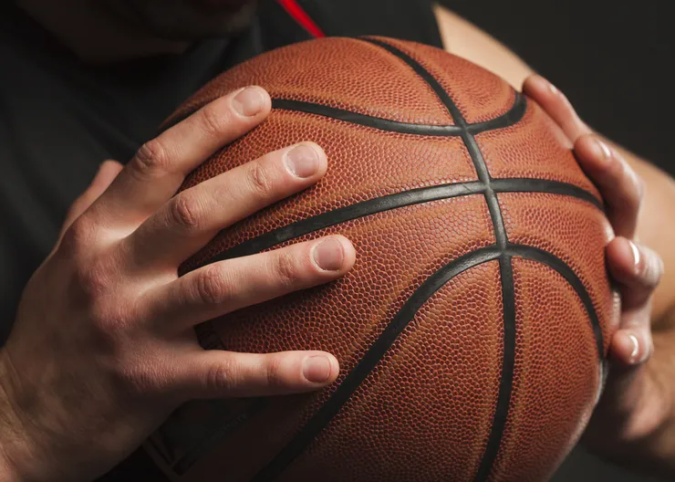 https://ognikubani.ru/wp-content/uploads/2023/01/close-up-of-hand-held-basketball
