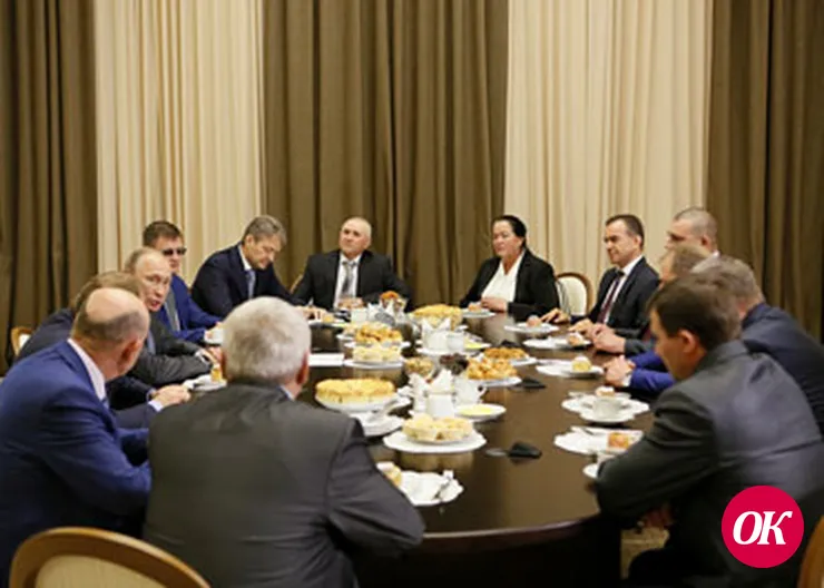 Зерна риса в корзине