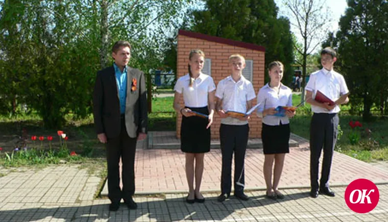 Знамя над школой