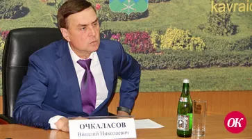 Капельный полив растений и новый светофор в Кропоткине обсудил глава района с жителями