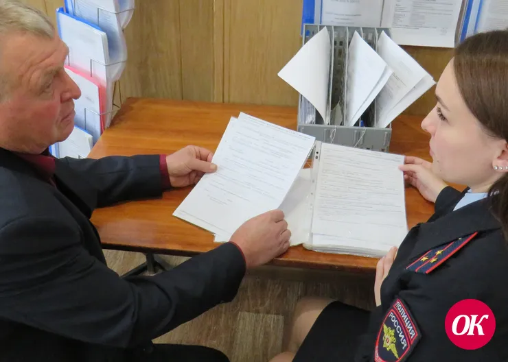 Полицейские и общественники провели встречу с гражданами в рамках акции «Госуслуги – это просто!»