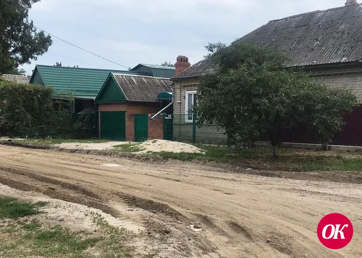 В Кропоткине на перекрестке улиц Льва Толстого и Чехова идет грейдирование