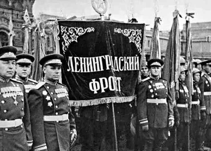 https://ognikubani.ru/wp-content/uploads/2020/07/Командарм-Симоняк-первый-слева-на-Параде-Победы-24-июня-1945-года.