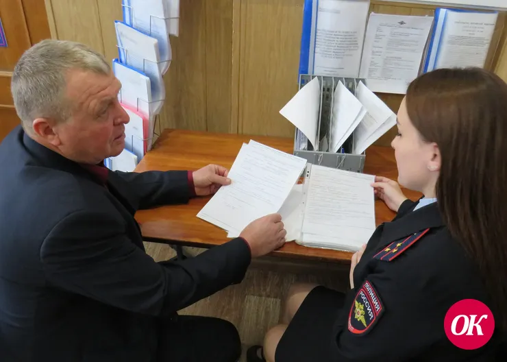 Сотрудники полиции и общественники провели акцию «Госуслуги - проще, чем кажется»