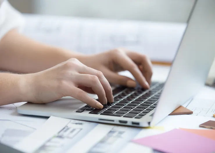 https://ognikubani.ru/wp-content/uploads/2023/04/typing-on-laptop-close-up