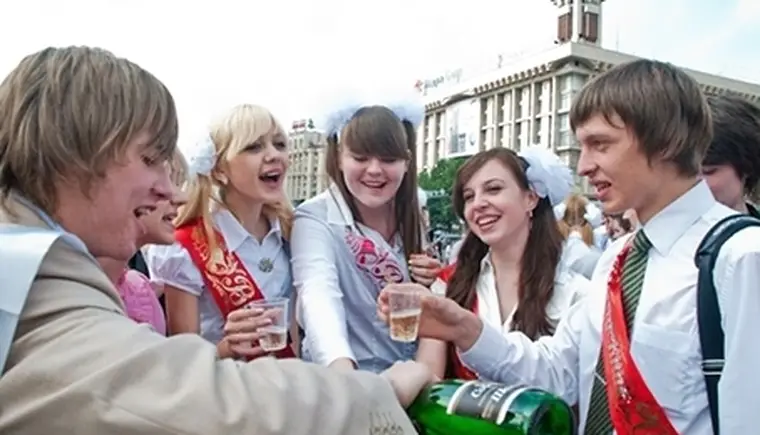 http://www.ognikuban.tw1.ru/wp-content/uploads/2014/07/vipuskniki_16