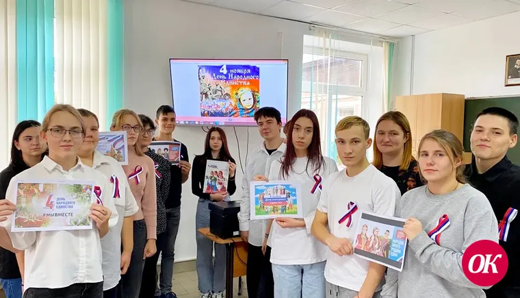 Студенты железнодорожного техникума пишут письма поддержки нашим бойцам