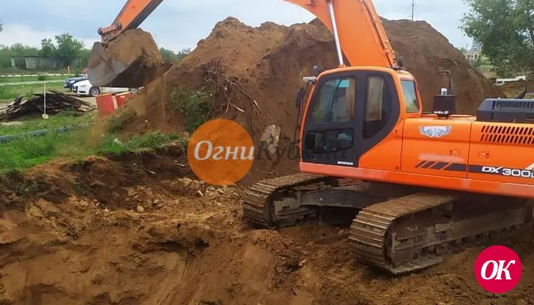 В микрорайоне-1 г.Кропоткина в очередной раз обвалился канализационный коллектор