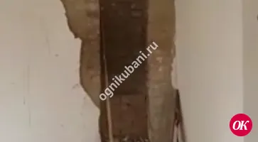 Осиротевший дом по улице Аэродромной, 3 подвергается набегам мародеров