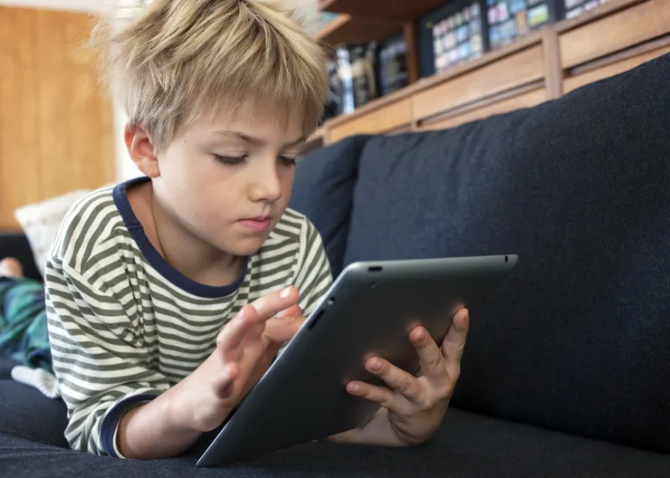 https://ognikubani.ru/wp-content/uploads/2020/04/child-playing-on-tablet-1