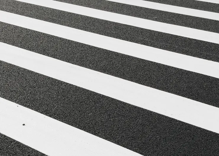 https://ognikubani.ru/wp-content/uploads/2023/10/black-and-white-white-floor-asphalt-pattern-line-black-monochrome-lane-circle-design-carpet-shape-flooring-pedestrian-crossing-road-surface-monochrome-photography-40779