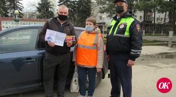 Полицейские Кавказского района с волонтерами патруля «серебряный возраст» провели акцию «Не отвлекайся за рулем!»