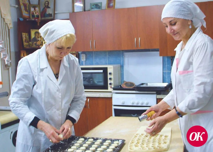 В просфорной кавказского Свято-Никольского храма выпекают до 1000, а перед большими православными праздниками и 3000 просфор
