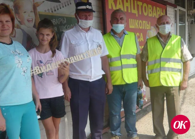 Сотрудники Госавтоинспекции Кавказского района вместе с патрулем «Серебряный возраст» провели акцию «Виден, значит, жив»