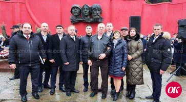Молодые парламентарии поздравили ветеранов на митинге по случаю освобождения Кавказского района от оккупации