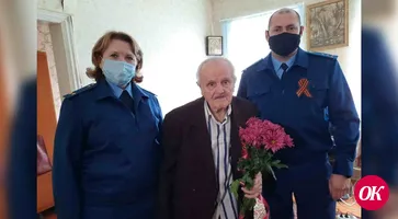 В преддверии Дня Победы сотрудники прокуратуры района поздравили 101-летнего ветерана Великой Отечественной войны