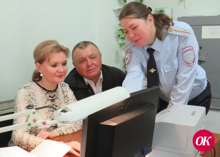 В Кавказском районе сотрудники ОВМ и общественники провели акцию по популяризации госуслуг в электронном виде