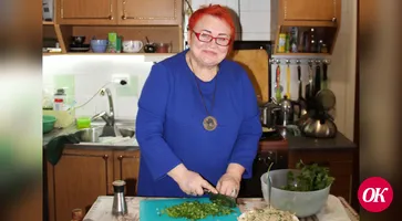 Жительница станицы Дмитриевской Людмила Терентьева показала журналистам районной газеты, как готовят грузинские блюда