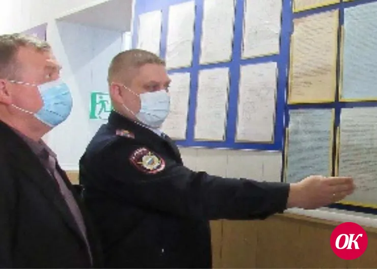 Полицейские и общественники провели акцию по популяризации государственных услуг
