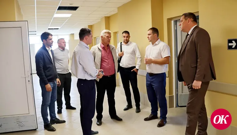 Ход возведения детской поликлиники в станице Кавказской оценил вице-губернатор Краснодарского края Александр Нестеренко