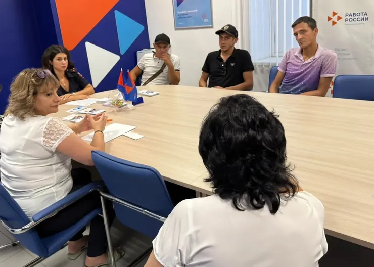 В Кавказском районе сотрудники полиции провели профилактическое мероприятие с поднадзорными лицами