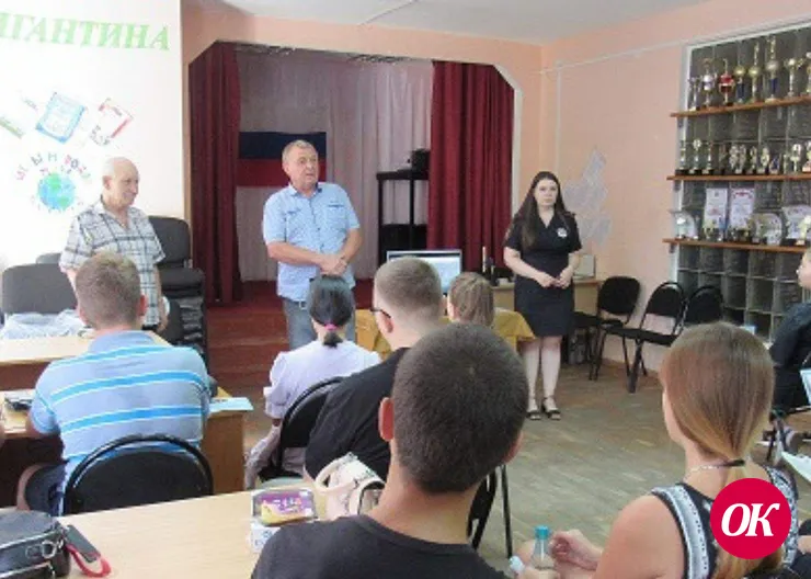 Полицейские и общественники провели в клубе по месту жительства мероприятие по профилактике экстремизма