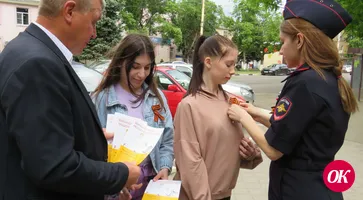 В Кавказском районе полицейские и общественники активно участвуют в патриотической акции «Георгиевская лента»