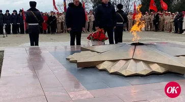 В честь годовщины освобождения Кропоткина от немецко-фашистских захватчиков к Вечному огню возложили цветы